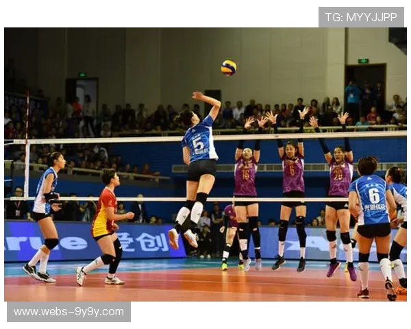 李哲辉与杨博轩鏖战海露公开赛半决赛展现不屈精神虽败仍获掌声