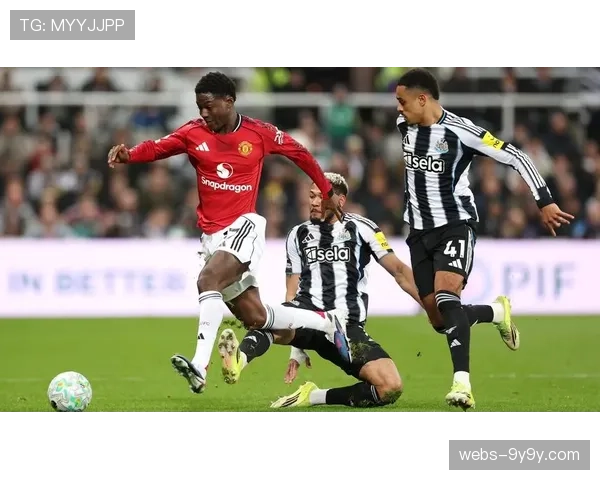 战术观察：曼联上半场为何无法打穿纽卡肋部密集防守？